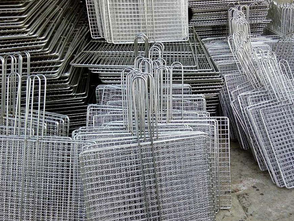 包(bāo)邊軋花(huā)網 - 安平縣威馳(chí)金(jīn)屬絲網製品有限公(gōng)司